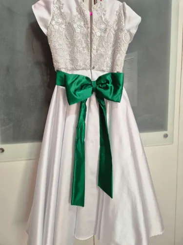 Vendo vestido branco infantil