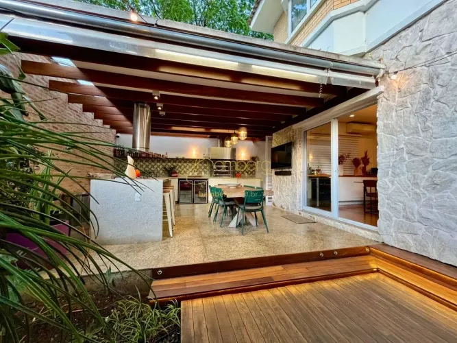 Casa em Condomínio Fechado| Reformada | Campo Belo | 275 m² | 4 Suítes | 5 Vagas