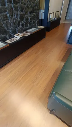 Piso Vinílico, Piso Laminado e Rodapés.