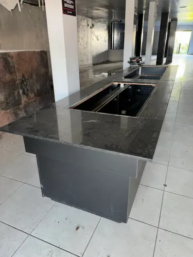 Buffet MDF com tampo em granito 4,5 metros de comprimento 