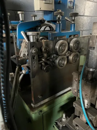 Máquina para fabricação de Molas.