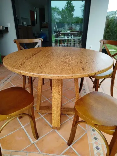 Mesa Redonda em madeira maciça de angelim 