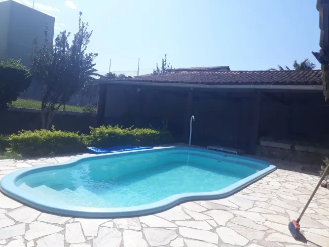 Casa Temporada, 4 Quartos, Piscina, Churrasqueira e Campo de Futebol - São Pedro da Aldeia