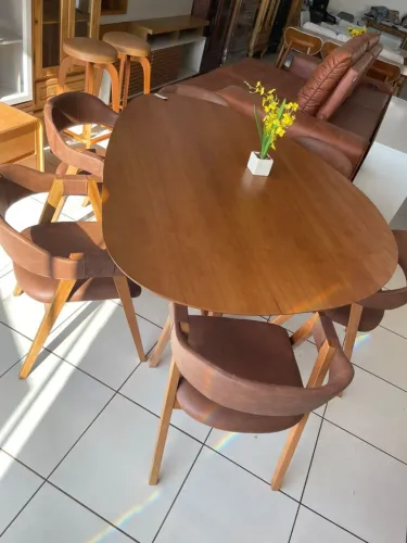 Mesa orgânica em Madeira 1.80x1.30 com 6 cadeiras poltronas