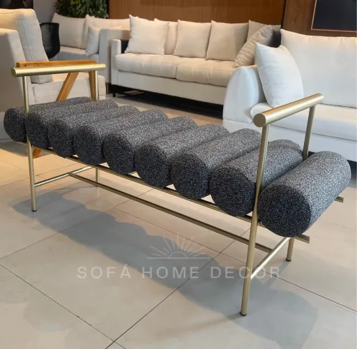 Banco de Design Moderno com Estrutura Dourada