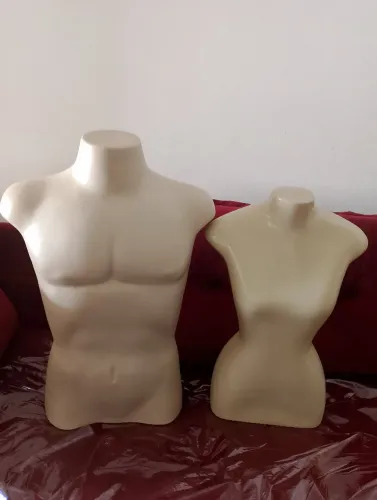 06 manequins(3 feminino e 3 masculino)