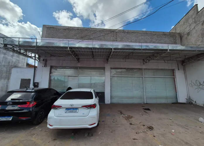 Alugo Loja/Galpão - 465m² | Ao lado da Av. dos Africanos - Antigo Eletro Mateus