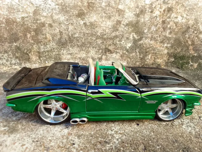 Miniatura Chevrolet Camaro Ss Conversivel 1:24 Maisto - ProRodz 