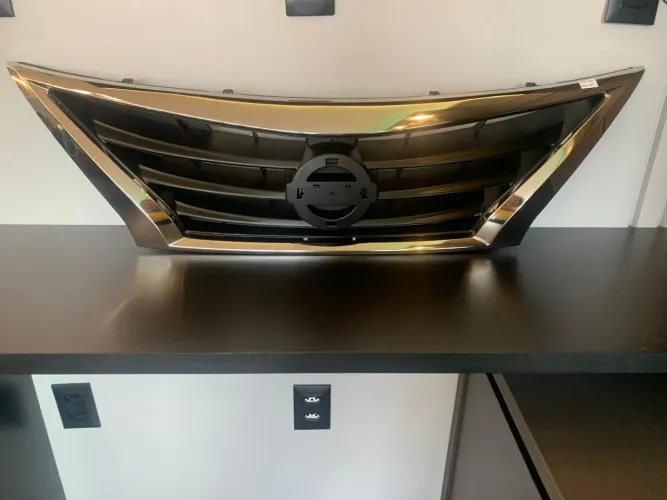 Grade dianteira Nissan Versa ano;2011/2014