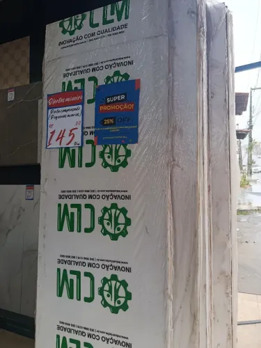 Porta Compensada com Pequenas Avarias - Oferta Imperdível!
