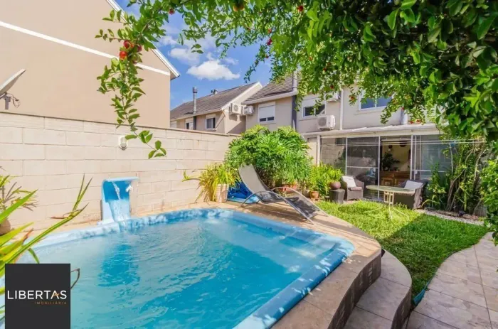 Casa em Condomínio 4 Dormitórios com Suíte no Lindoia - Porto Alegre