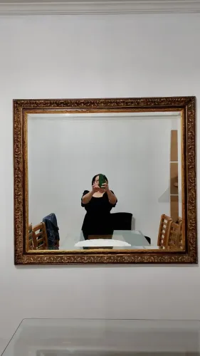 ESPELHO COM MOLDURA PARA SALA DE JANTAR