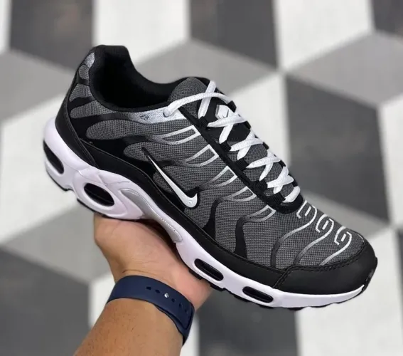 Nike Air Max Plus TN - Preto/Cinza