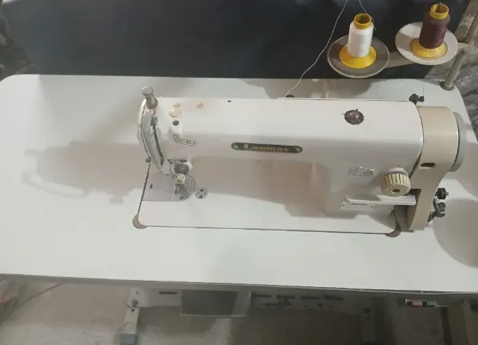 Maquina de costura reta industrial