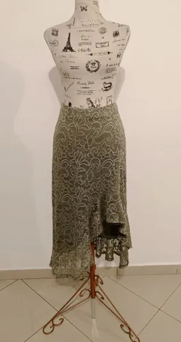 SAIA EM RENDA COM BABADO - VERDE TAMANHO 46 MARCA GREGORY PEÇA DE MANEQUIM