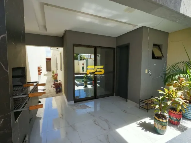 CASA COM 150m² DE ÁREA PRIVADA À VENDA EM CARAPIBUS