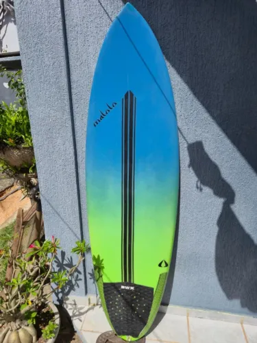 Vendo prancha de surf Malolo 5?10 EPS/Epoxy, feita sob medida.