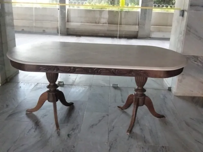 MESA CLÁSSICA EM JACARANDÁ COM TAMPO DE MÁRMORE