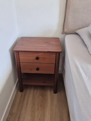 Conjunto mesa de cabeceira em madeira Idimex