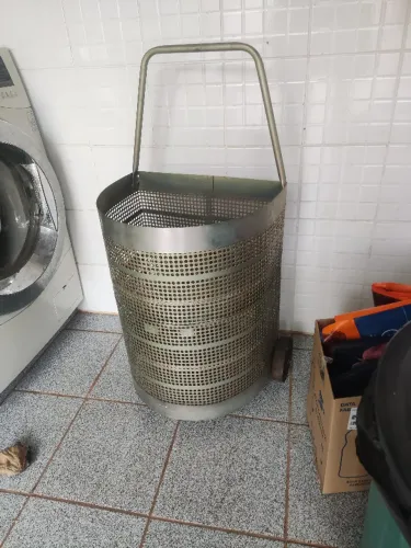Carrinho de Feira Tela?o com Rodas