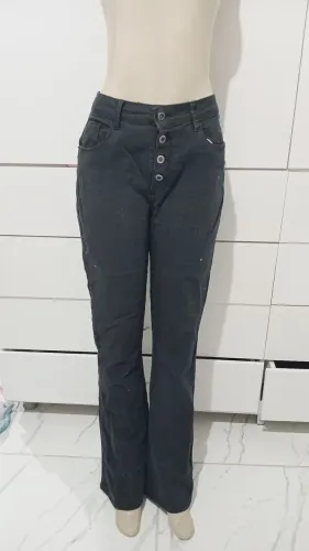 Calça jeans feminina tam 44 e calça preta tam 40