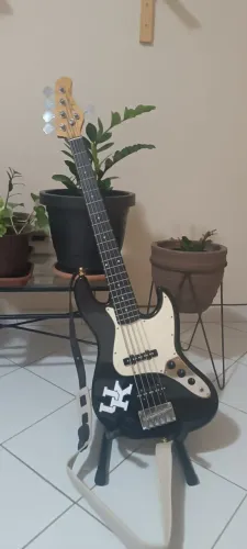 Baixo Tagima TW-73 Cinco cordas