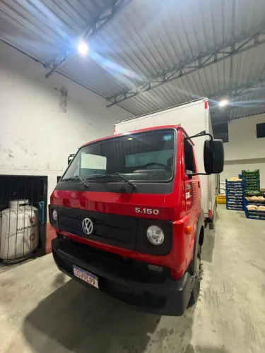 Caminhão VW 5.150 baú 5.00m 2013