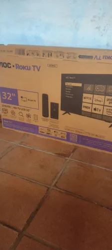 Tv smart 32 AOC nova na caixa