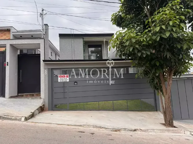 CASA EM CONDOMÍNIO NO VILLAS DO JAGUARI COM 3 SUÍTES PISCINA E 3 VAGAS EM SANTANA DE PARNA