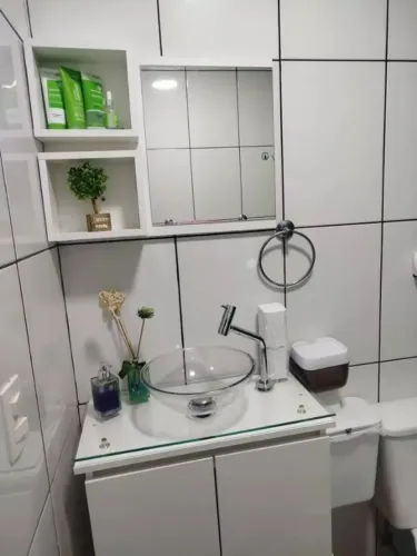 Kit COMPLETO Gabinete com VIDRO TEMPERADO e Espelheira E Cuba de Acrílico Banheiro Armário