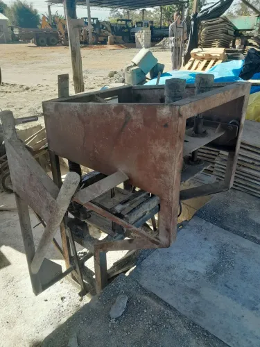 Fábrica de Blocos Completa + 2 Betoneiras + 7 Formas + 250 Tábuas