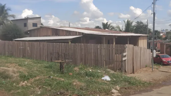Vendo casa no tancredo neves 70 mil