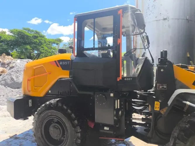 PA CARREGADEIRA LIUGONG - MODELO 835 T - ANO 2025