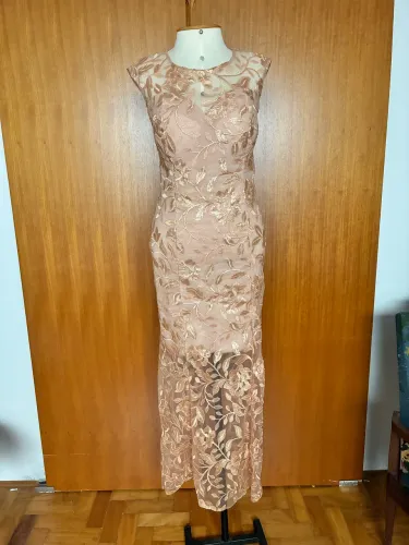 Vestido de festa tule rendado nude 40