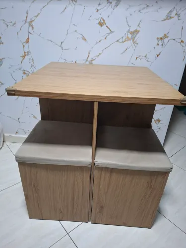 Mesa de jantar 72x72 com os bancos