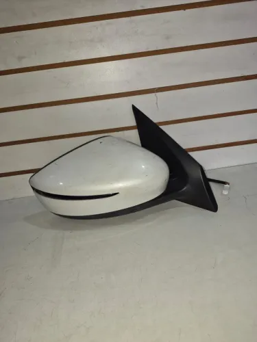 Retrovisor Nissan versa 2021 a 2025 lado direito