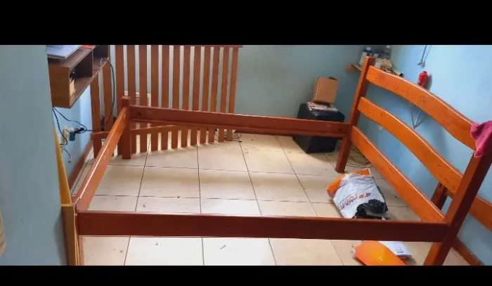 Cama de casal - madeira maciça