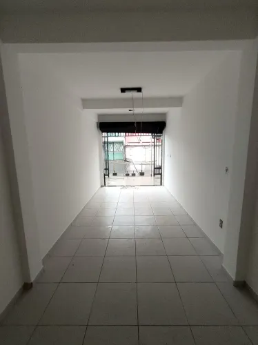 Ponto comercial espetacular, 25m², no Centro de Lauro de Freitas.