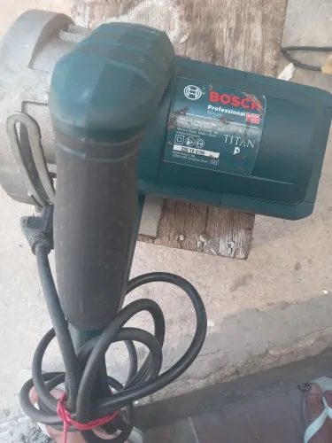Vende-se maquíta boche muito nova. valor 300 reais