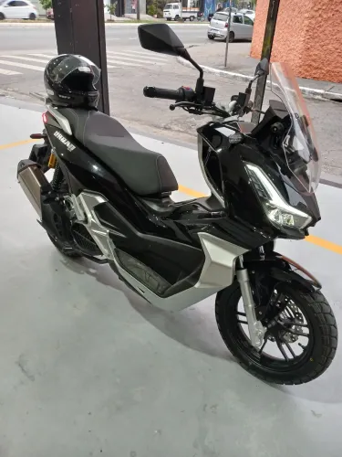 Vendo moto zerada super nova não rodei nada com ela peguei não fez nem mil kilometro