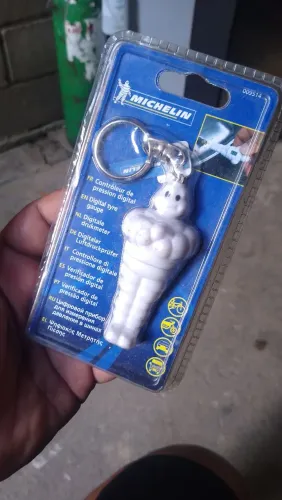 Verificador de pressão digital NOVO na embalagem MICHELIN