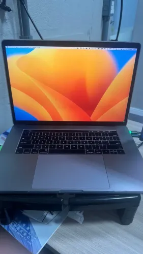 MACBOOK PRO - 15 POL 2,9 GHz Intel Core i7 Quad-Core - 16 GB - 512 SSD - TOP DE LINHA