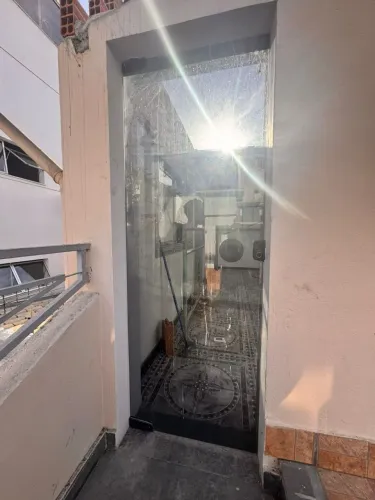 Porta de vidro temperado Blindex preta