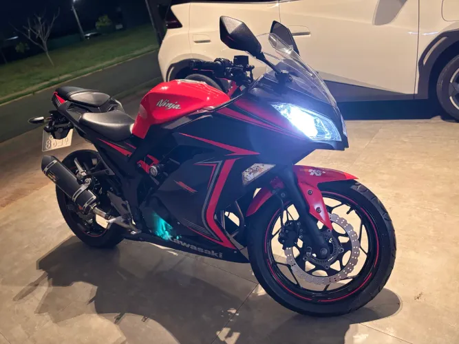 APENAS VENDA. Kawasaki IMPECÁVEL.