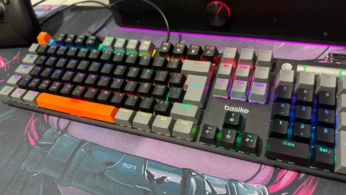 Teclado Mecânico da Basike RGB 
