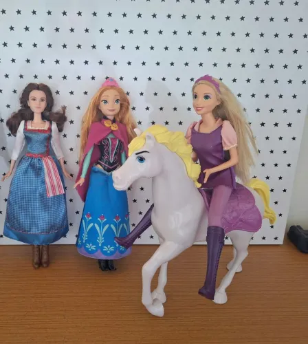 Lote bonecas infantil princesas da Disney de filme / desenhos