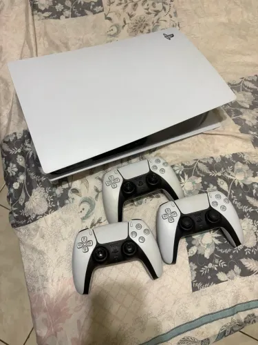 Ps5 console + 3 controles + base