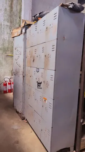armário de AÇO - ROUPEIRO EM AÇO COM 20 PORTAS PEQUENAS