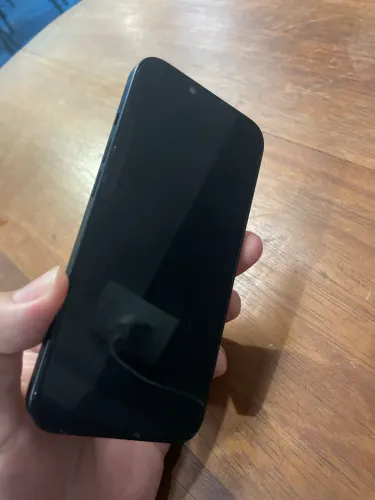 Vende-se iPhone 12 64gb 84% de bateria possui caixa original