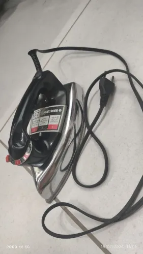 Ferro de passar Black and Decker clássico